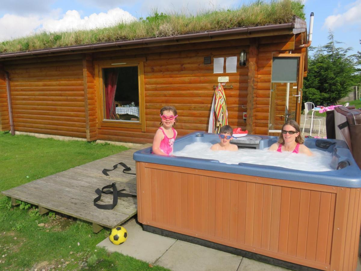 Glenshee Glenbeag Mountain Lodges מראה חיצוני תמונה