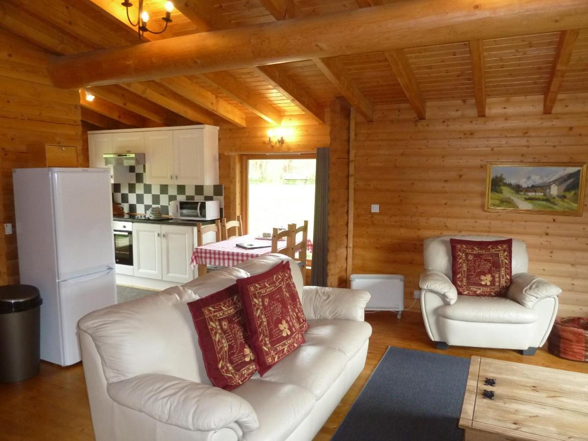 Glenshee Glenbeag Mountain Lodges מראה חיצוני תמונה