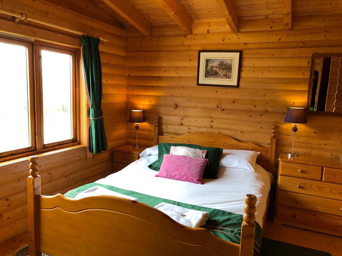 Glenshee Glenbeag Mountain Lodges מראה חיצוני תמונה